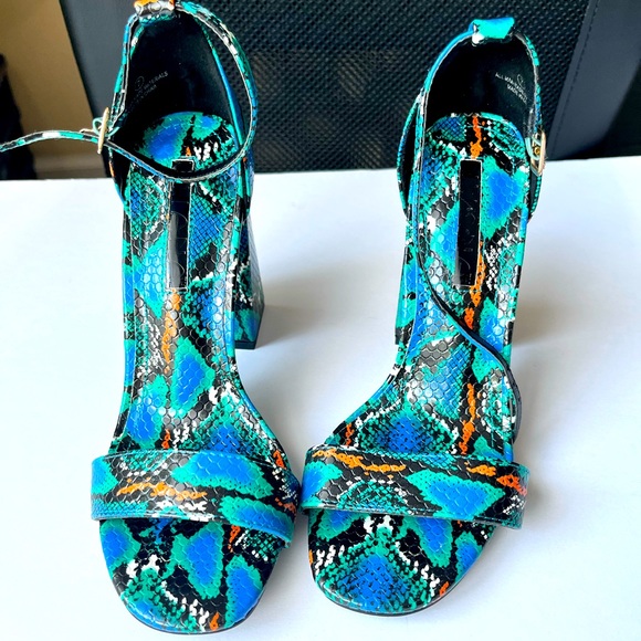 Beautiful Faux Snake Skin Heels - Picture 1 of 5